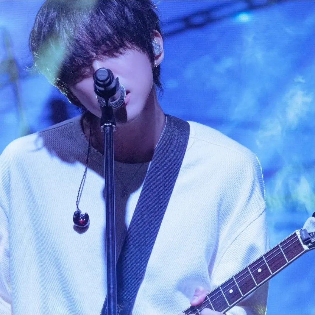 Recent activity shot of Lee Seungyoon