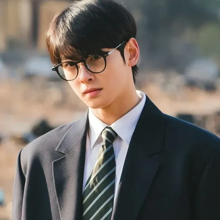 Recent activity shot of Cha Eunwoo