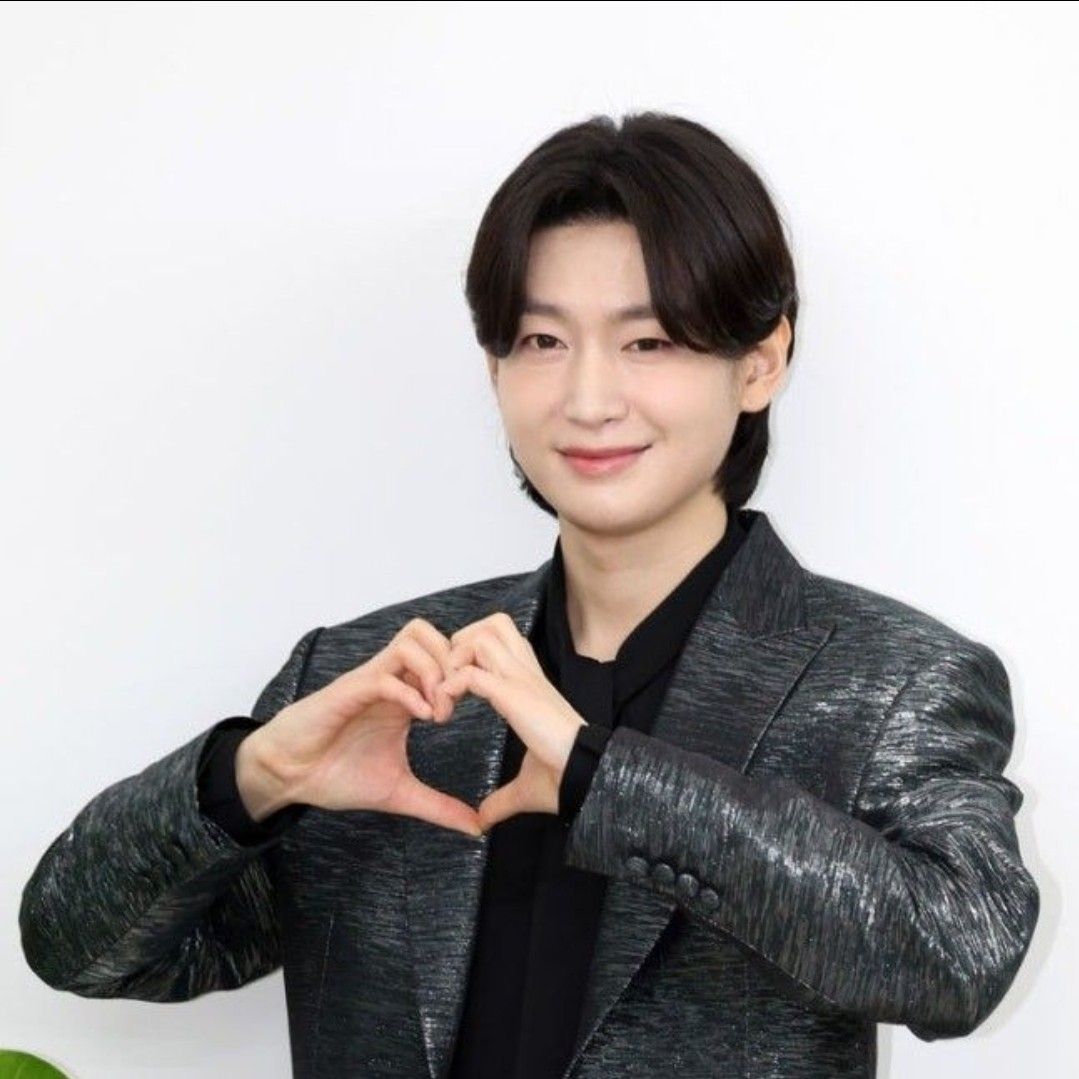 Latest photo of Kim Yongbin