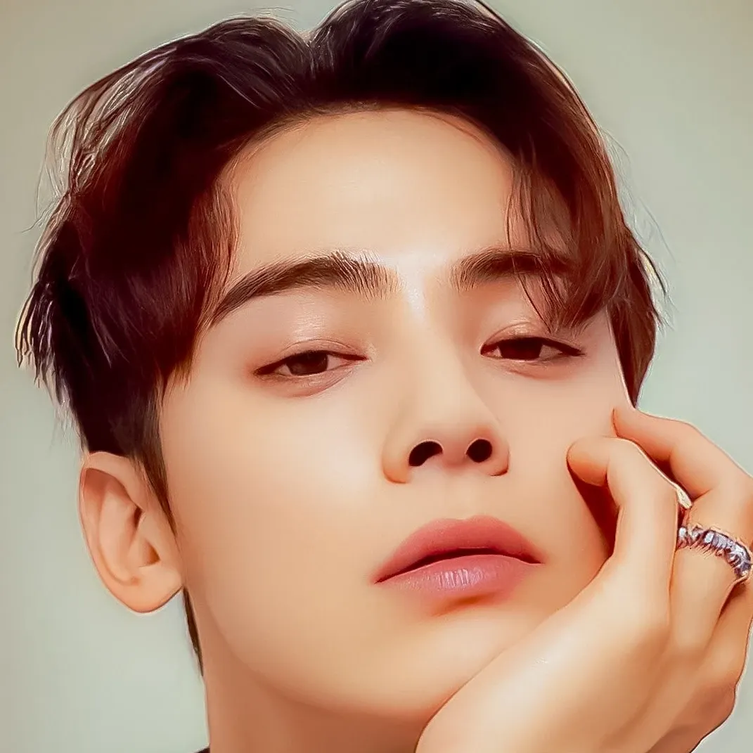 Latest photo of Cha Eunwoo