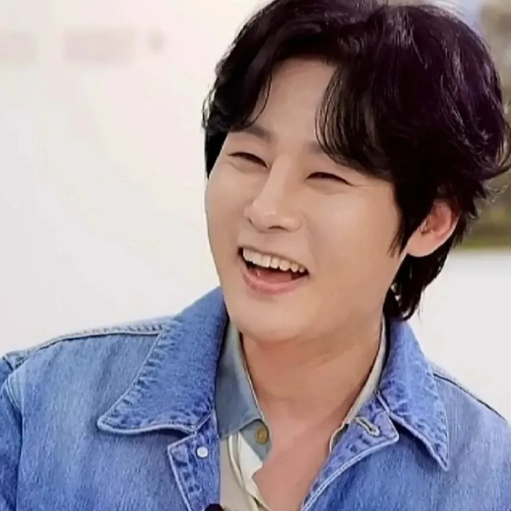 Behind-the-scenes cut of Kang Moonkyung