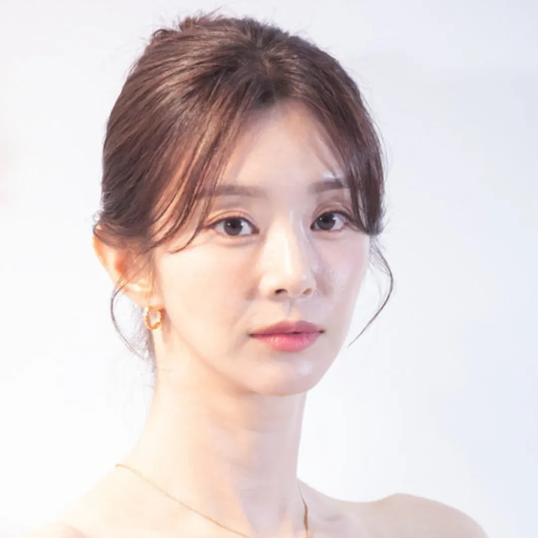 Behind-the-scenes cut of Lee Joobeen