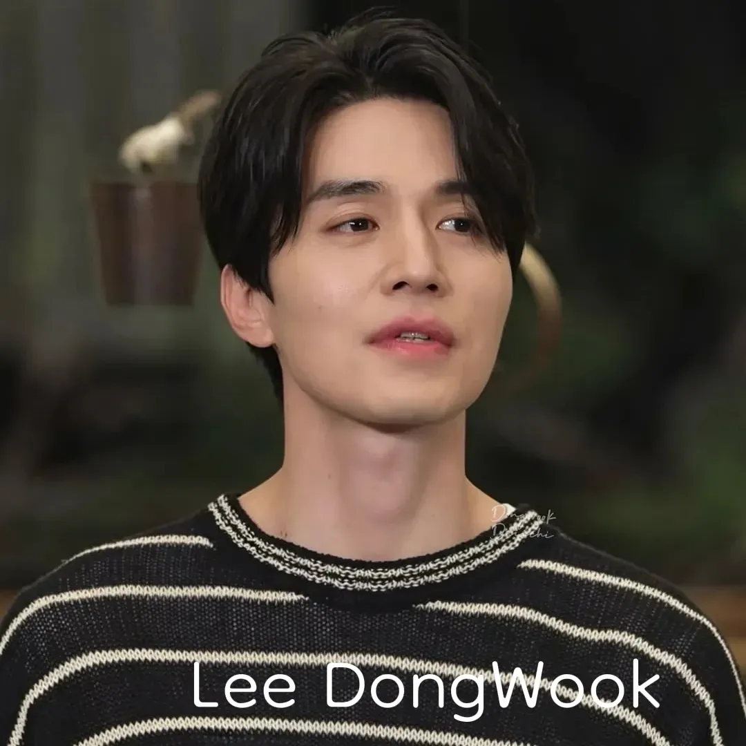 A moment captured by a fan of Lee Dongwook