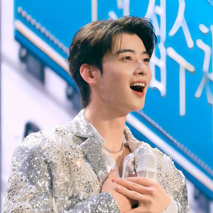 Foto terbaru dari Cha Eunwoo