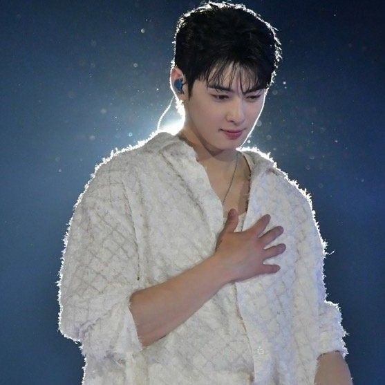 Recent activity shot of Cha Eunwoo