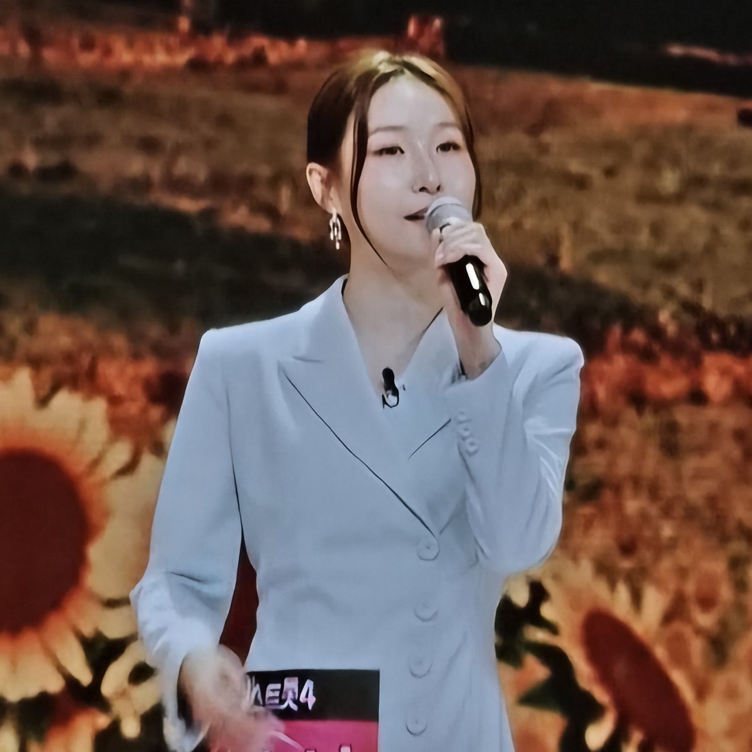 Behind-the-scenes cut of Lee Sona