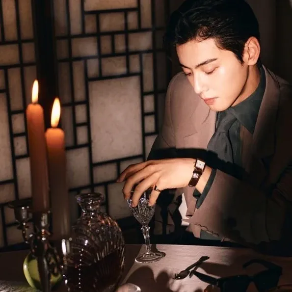 Behind-the-scenes cut of Cha Eunwoo