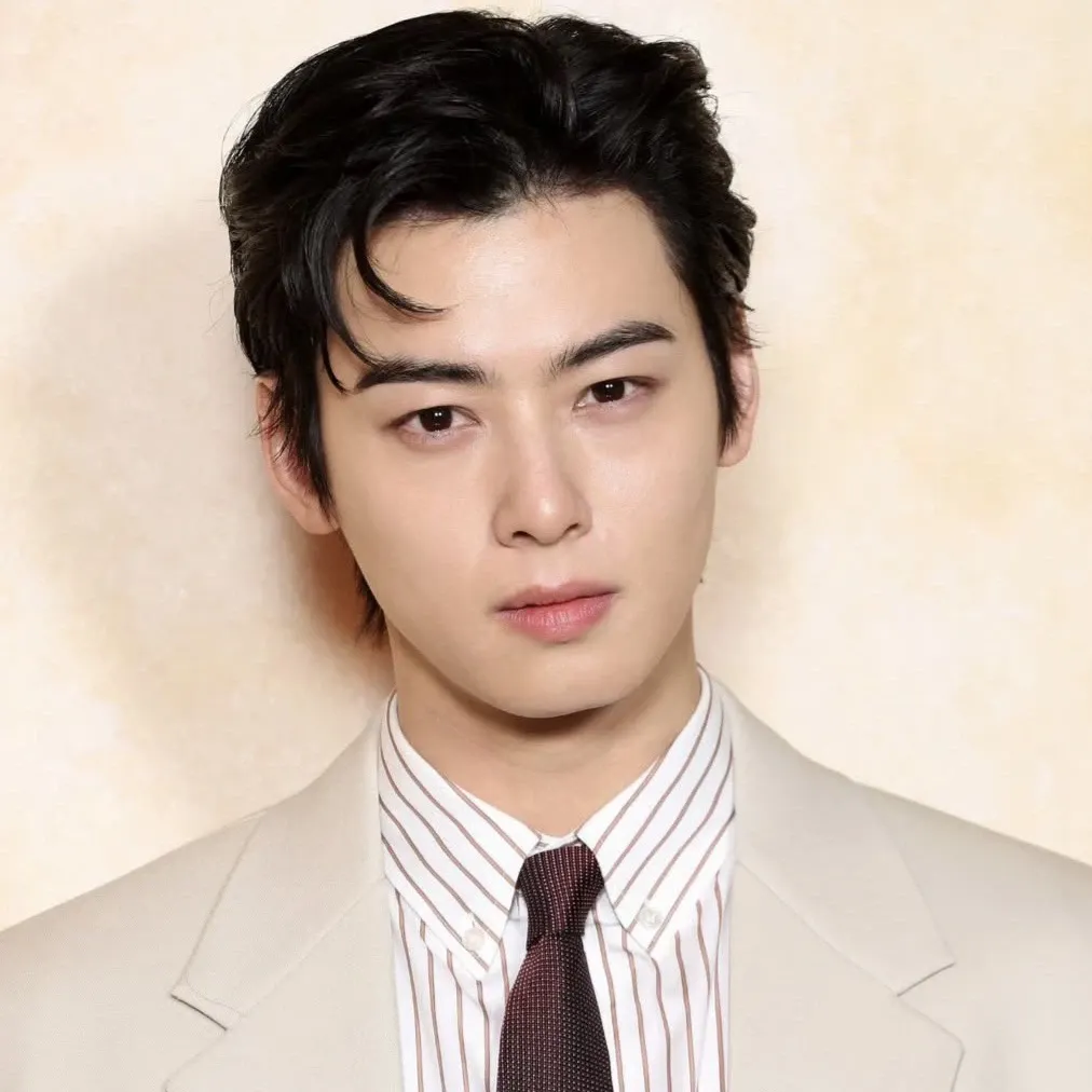 A moment captured by a fan of Cha Eunwoo