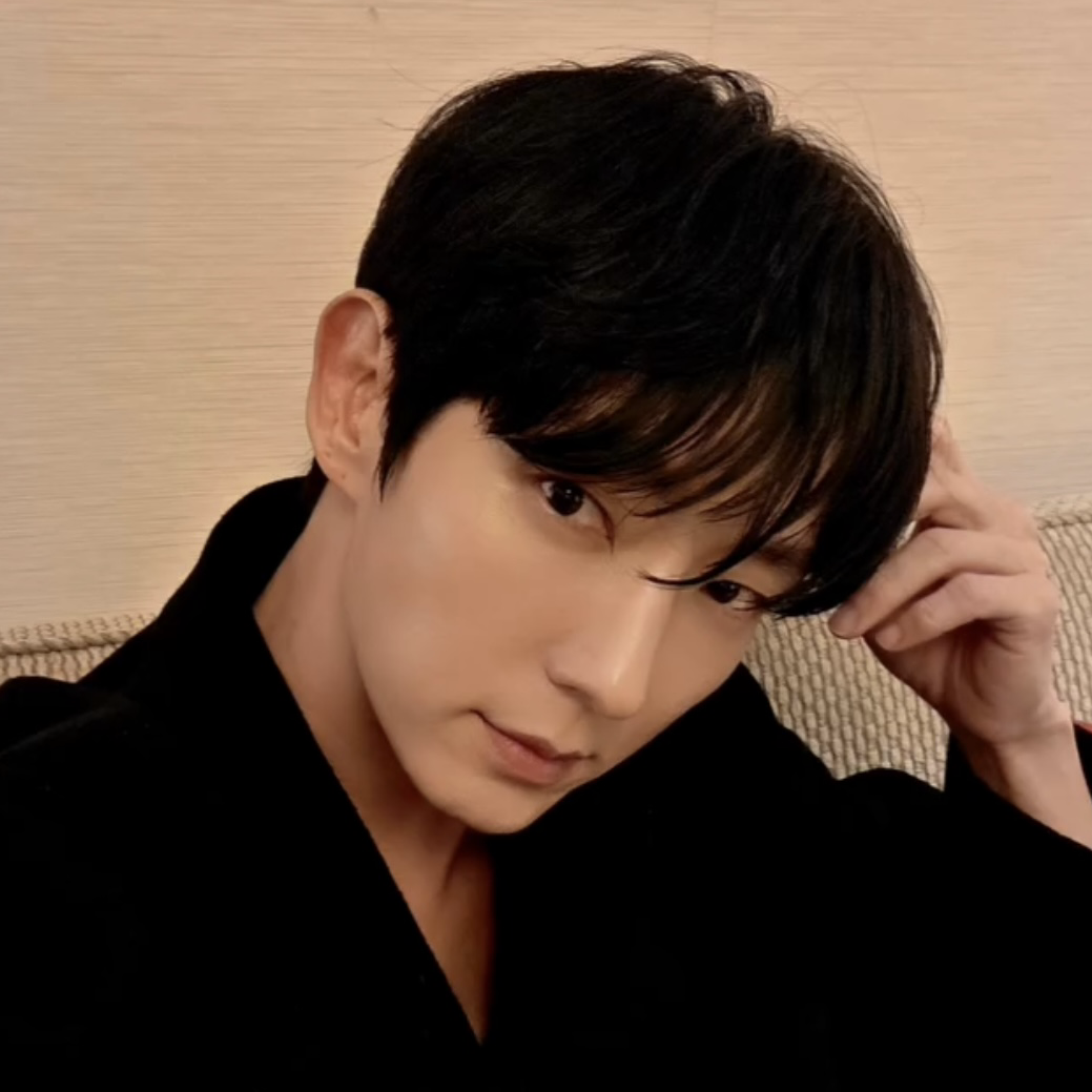 A moment captured by a fan of Lee Joongi