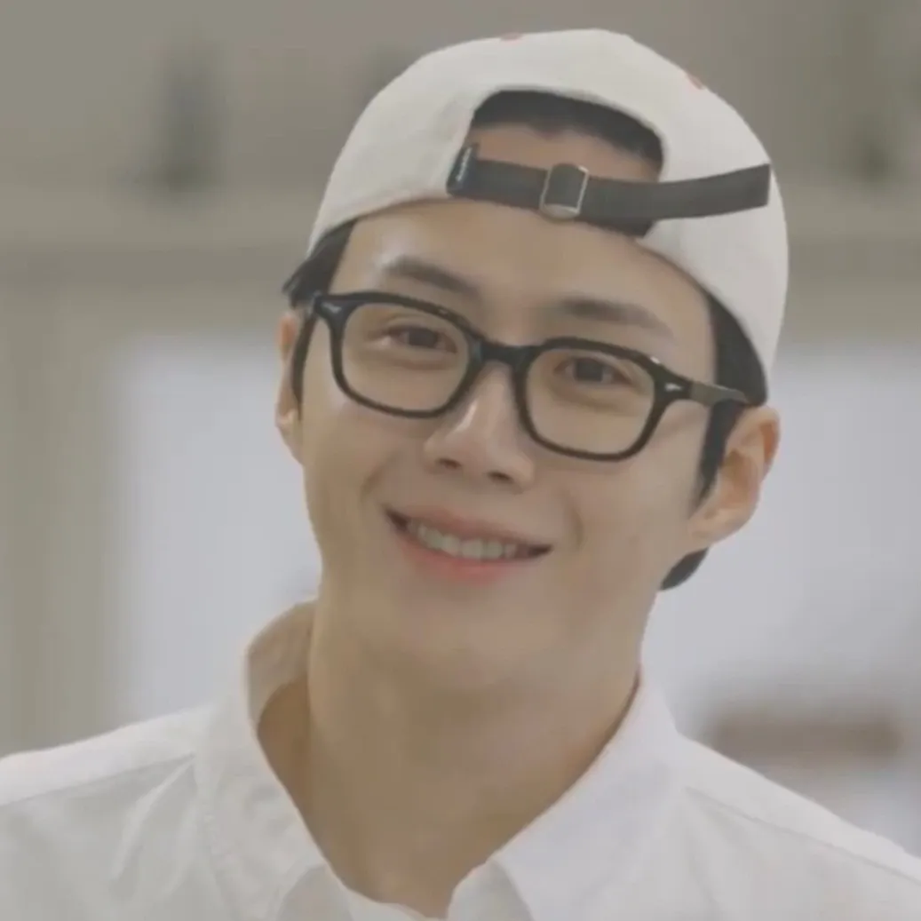 Behind-the-scenes cut of Kim Seonho