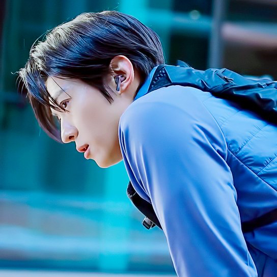 Behind-the-scenes cut of Dex