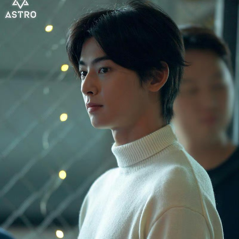 A moment captured by a fan of Cha Eunwoo