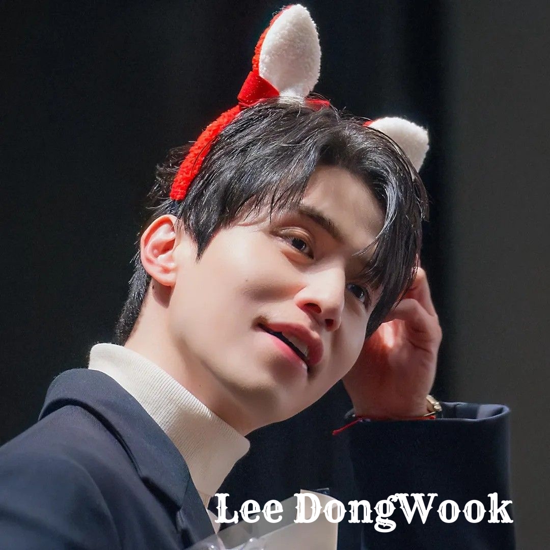 A moment captured by a fan of Lee Dongwook