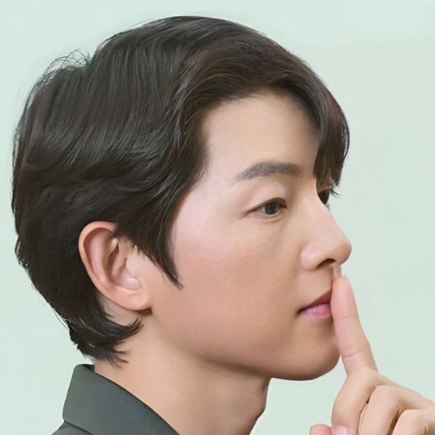 Recent activity shot of Song Joongki