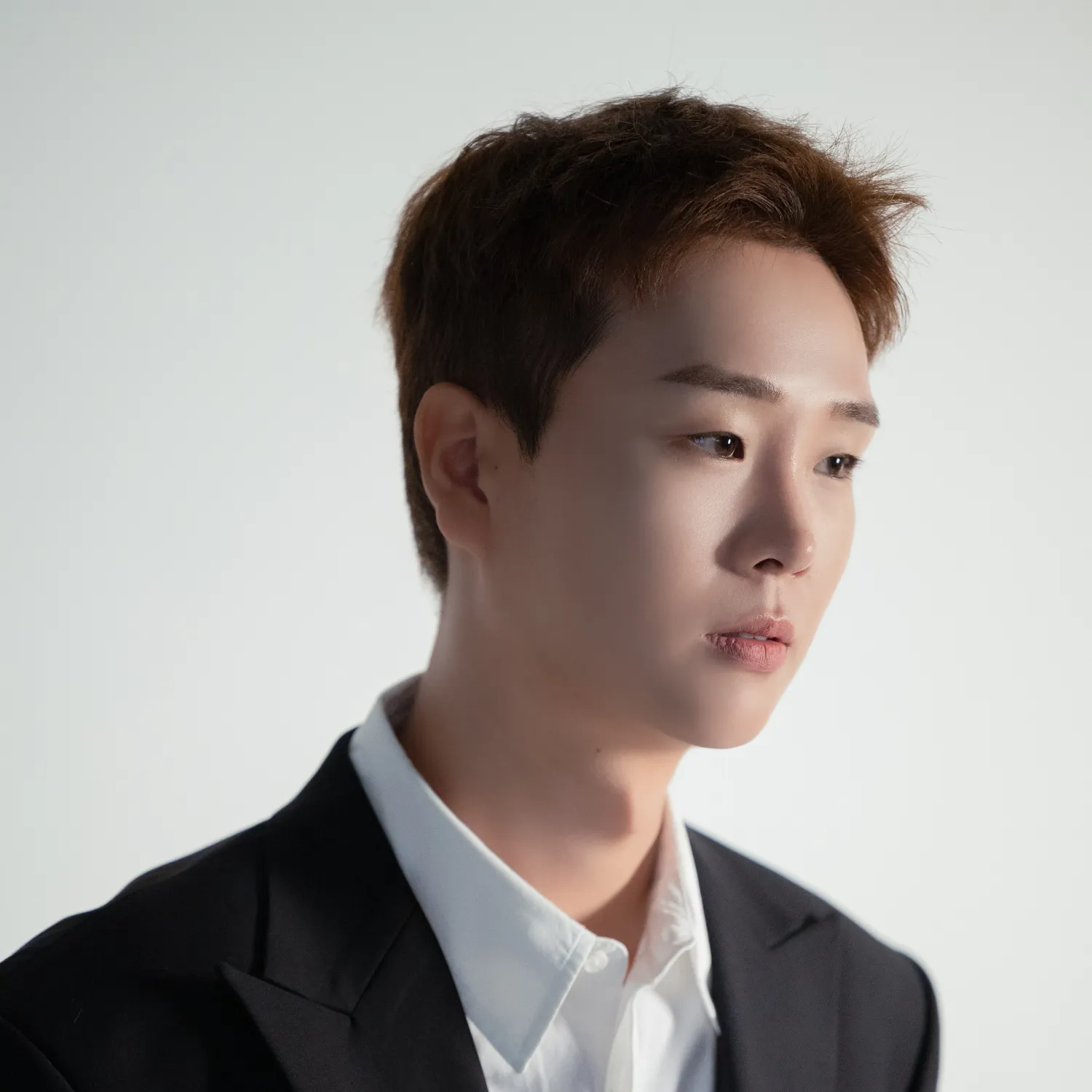 Behind-the-scenes cut of Song Minjun