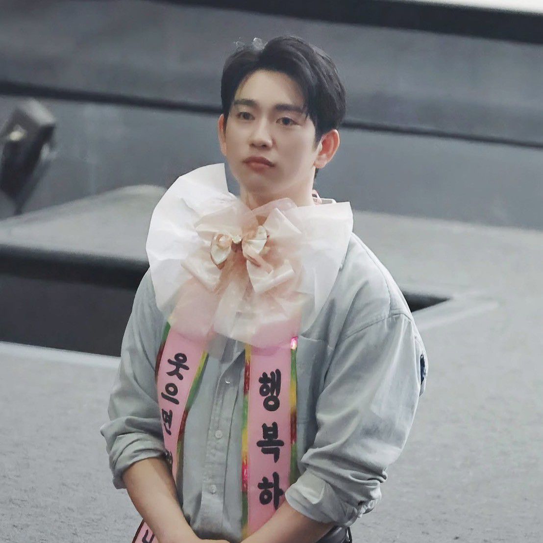 Cuplikan di balik layar dari Park Jinyoung