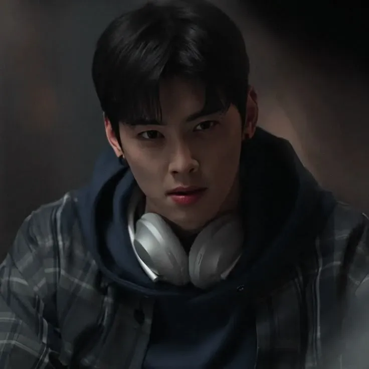 Recent activity shot of Cha Eunwoo