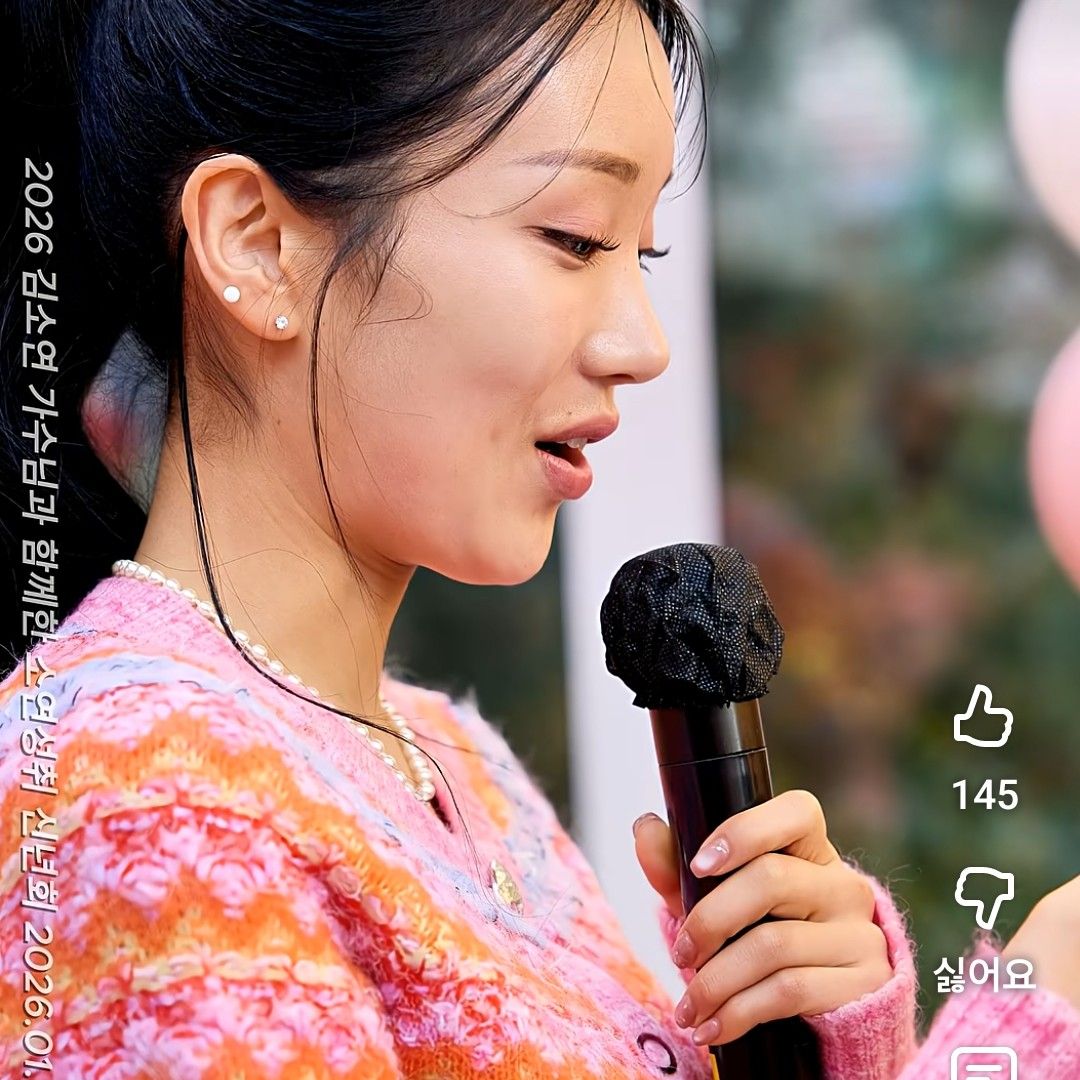 Behind-the-scenes cut of Kim Soyeon (2004)