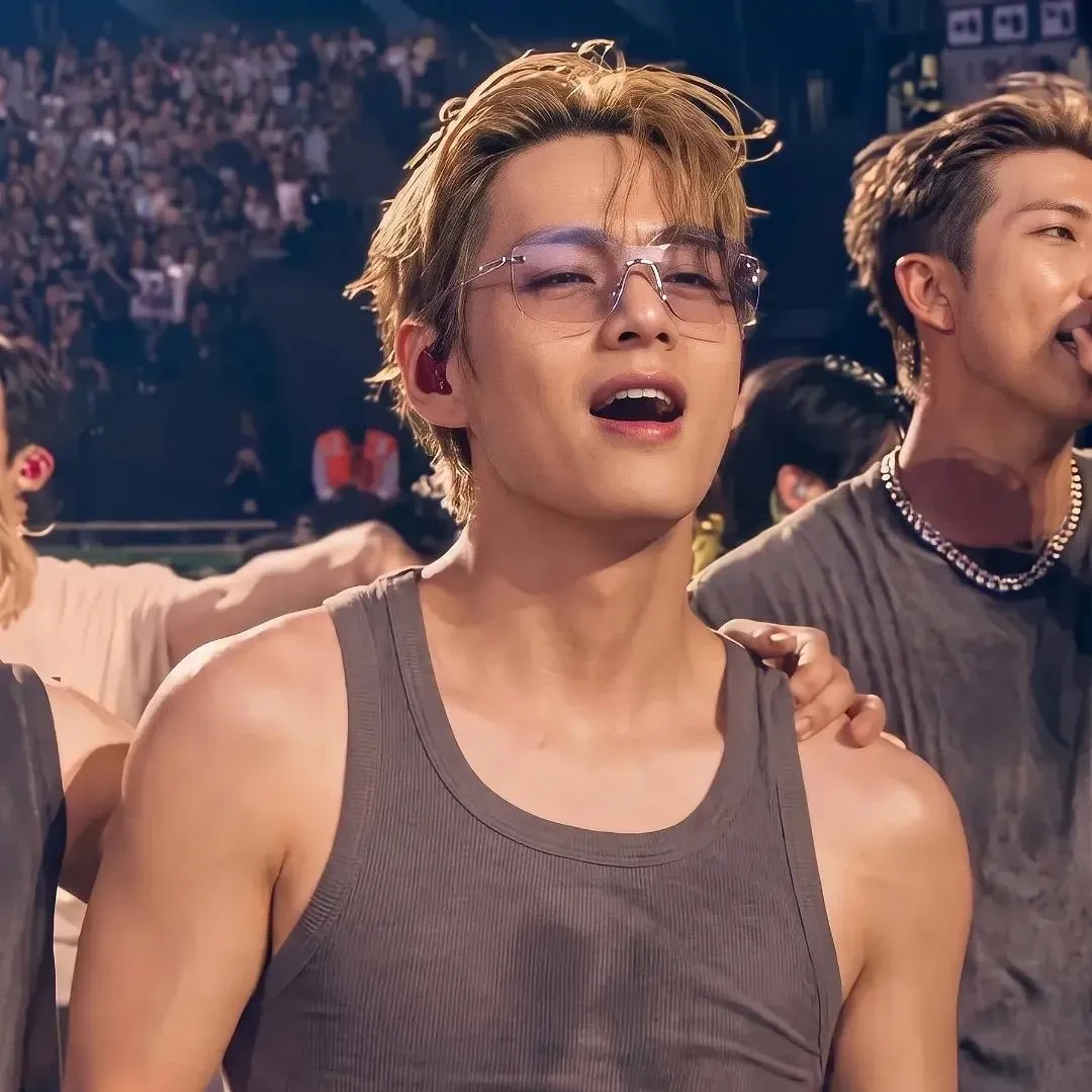Behind-the-scenes cut of Kim Taehyung (V)
