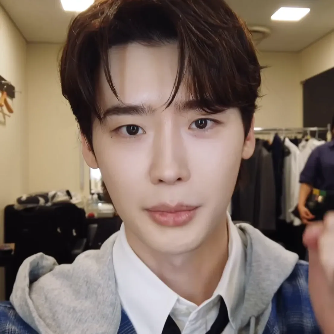 Behind-the-scenes cut of Lee Jongsuk