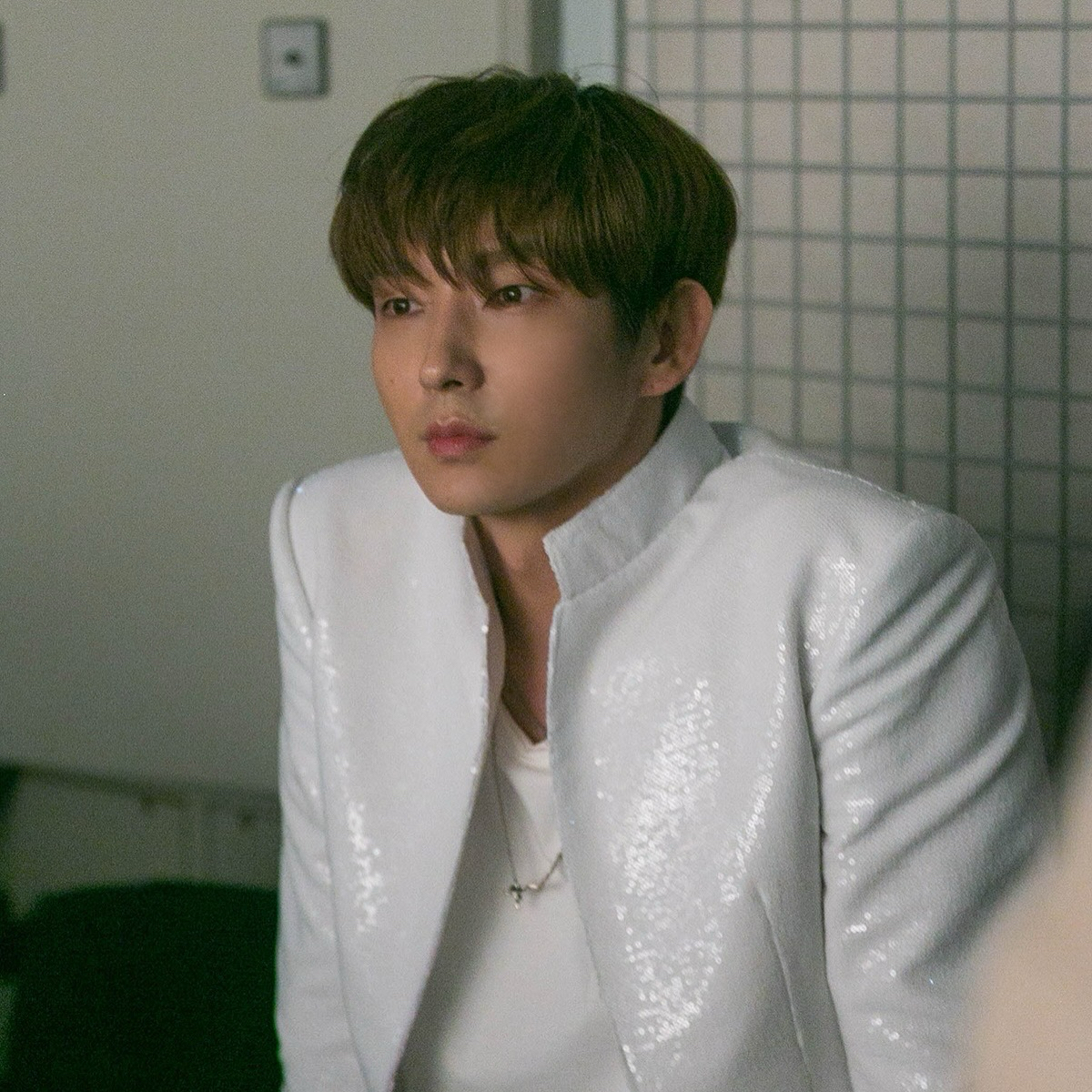 Behind-the-scenes cut of Lee Joongi