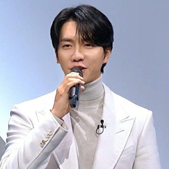 Foto terbaru dari Lee Seunggi