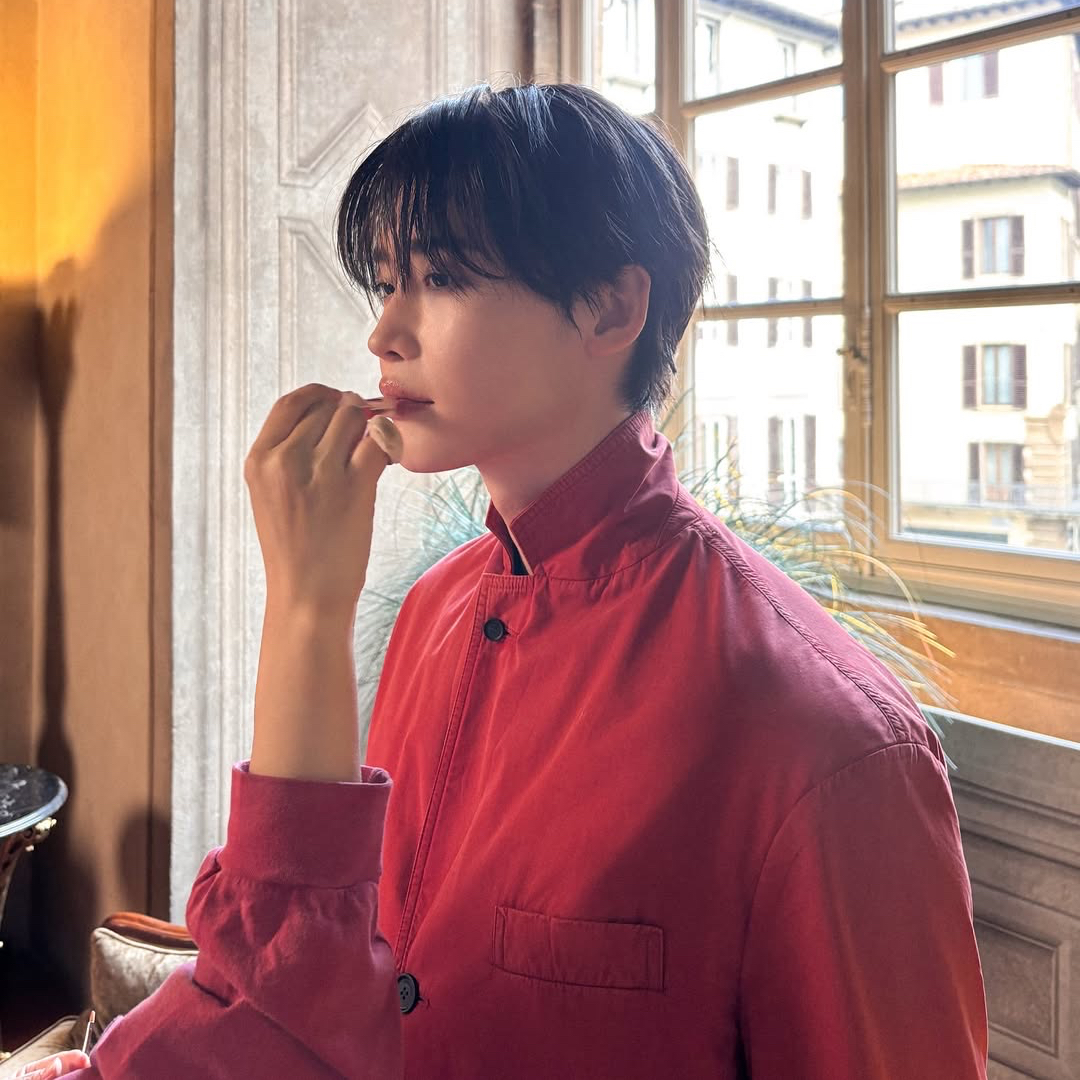 Cuplikan di balik layar dari Lee Jongsuk