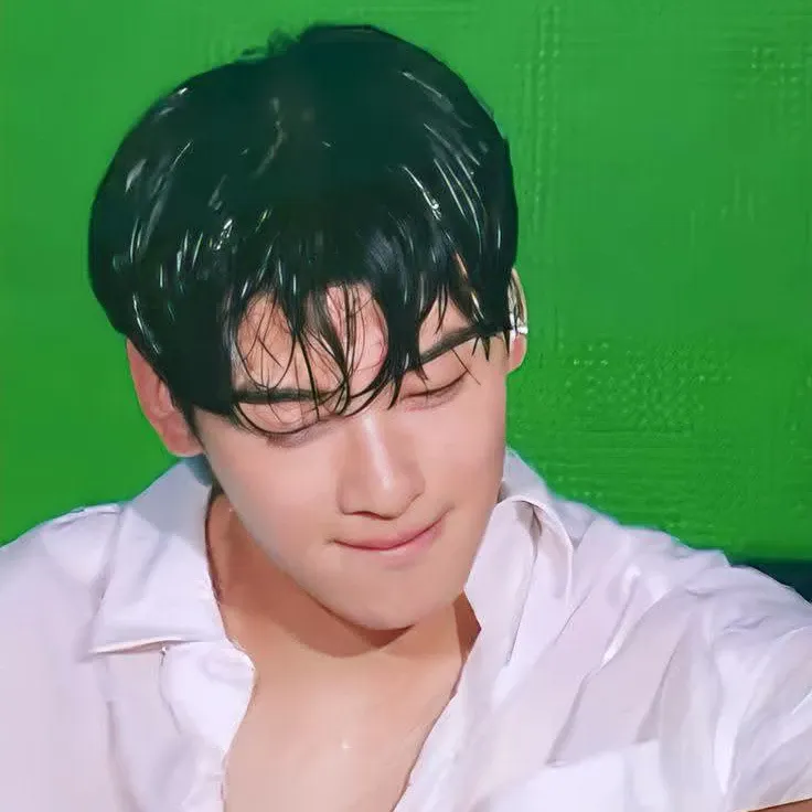 Behind-the-scenes cut of Cha Eunwoo
