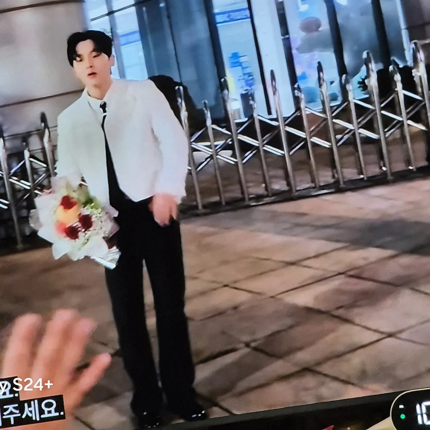 A moment captured by a fan of Seong Ri