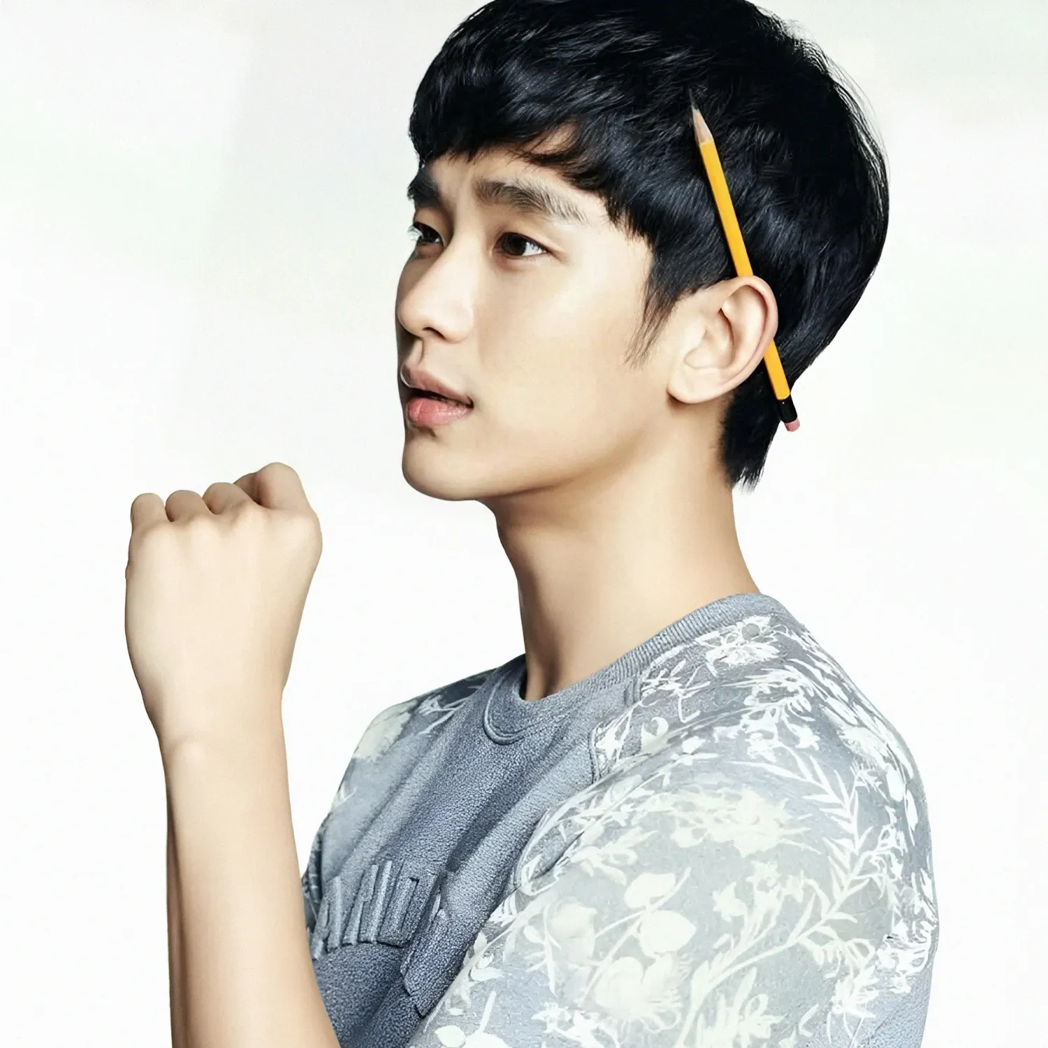 金秀賢的最新照片