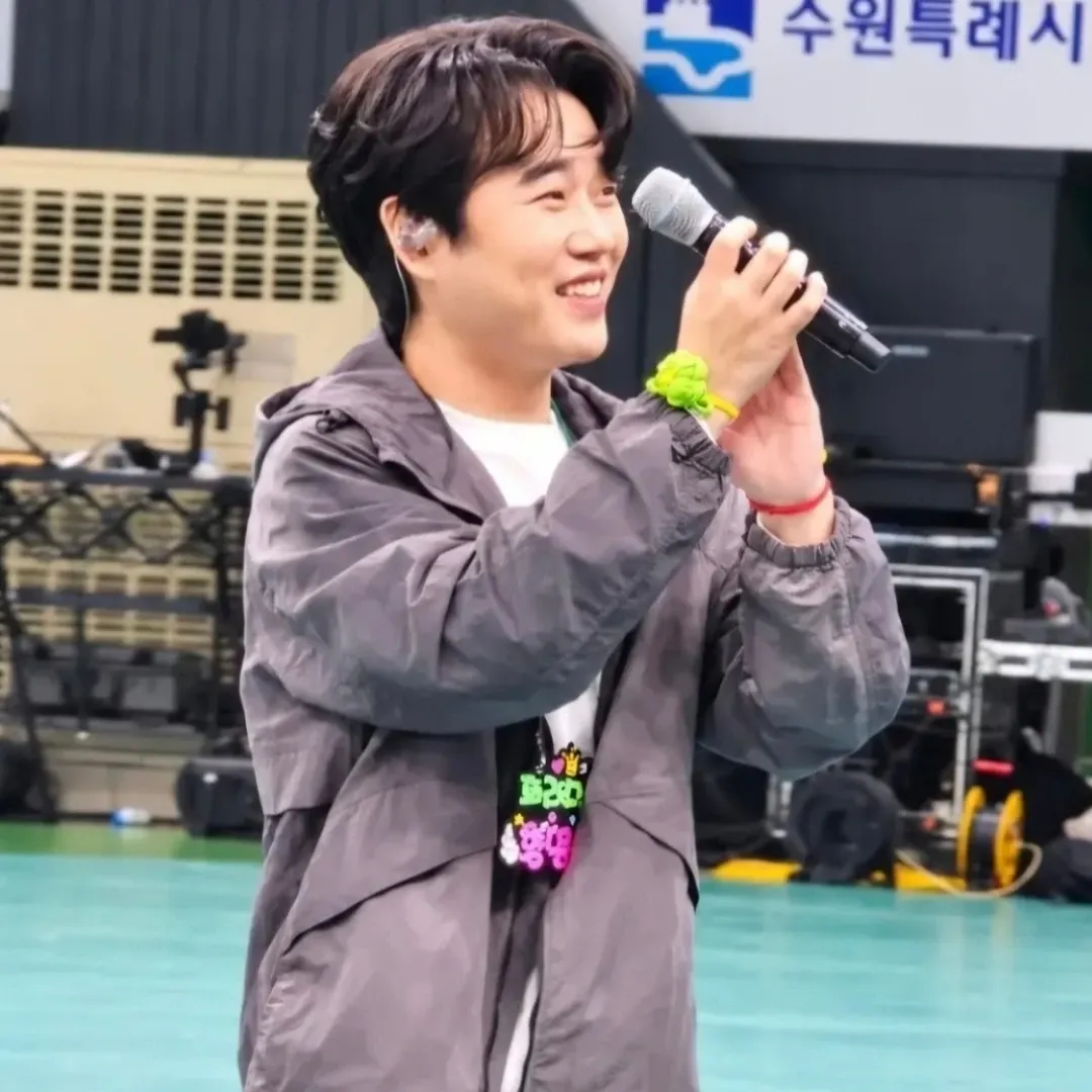 A moment captured by a fan of Hwang Youngwoong