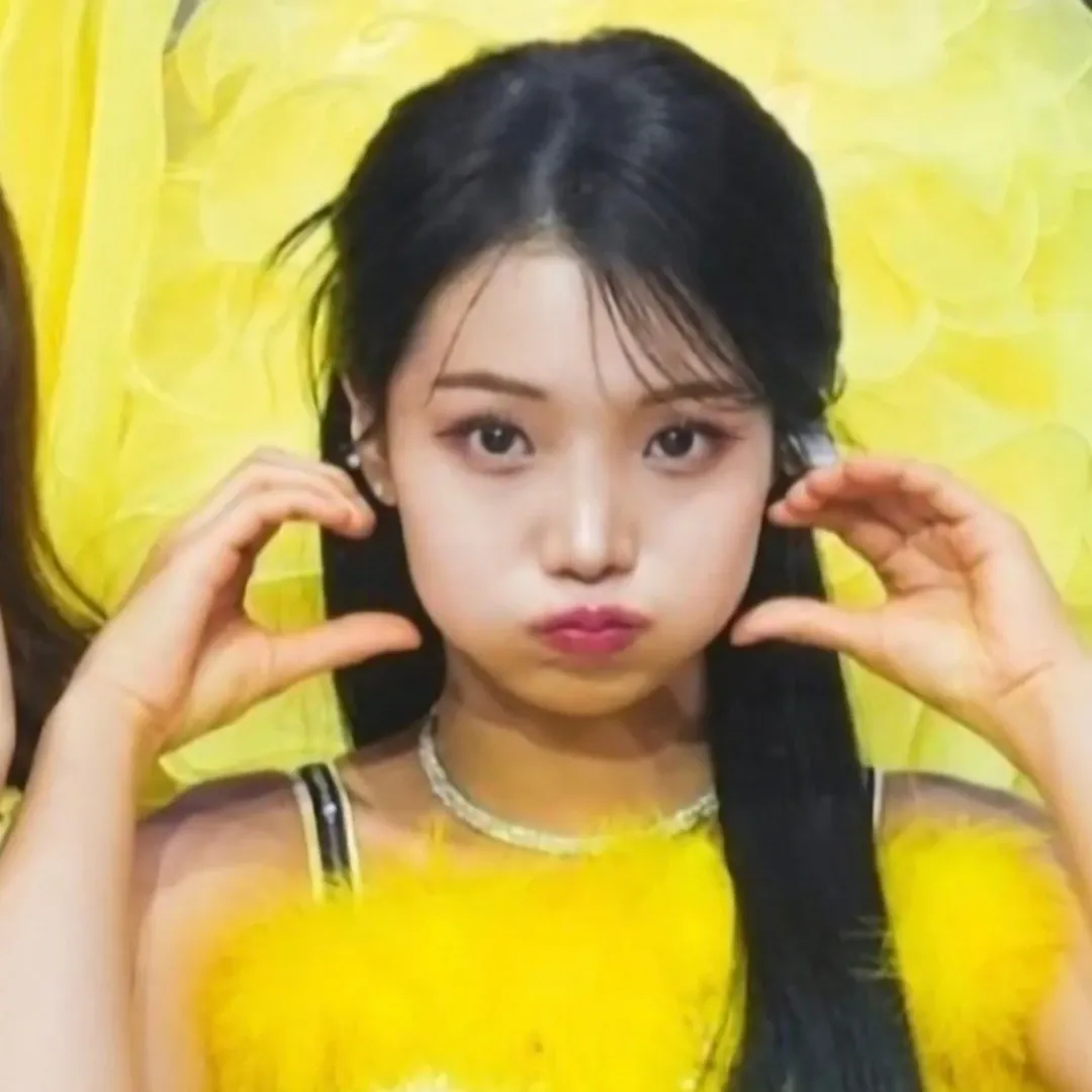 Behind-the-scenes cut of Kim Soyeon (2004)