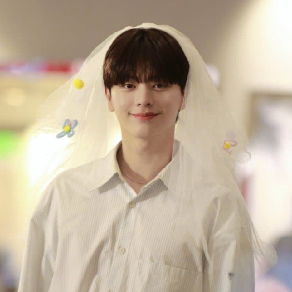 A moment captured by a fan of Yook Sungjae