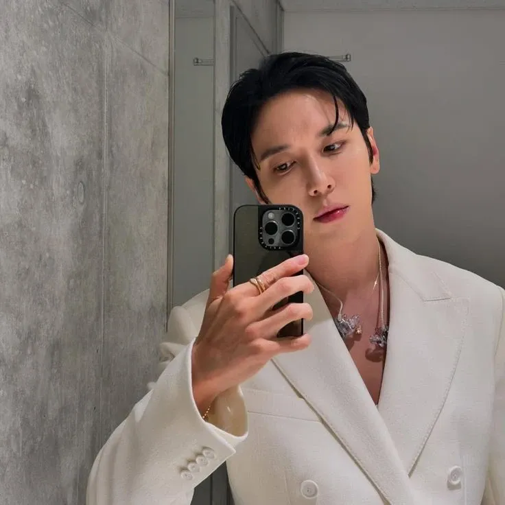 Cuplikan di balik layar dari Jung Yonghwa