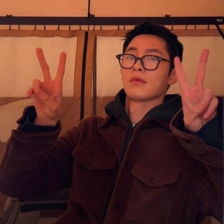 Behind-the-scenes cut of Lee Jaewook