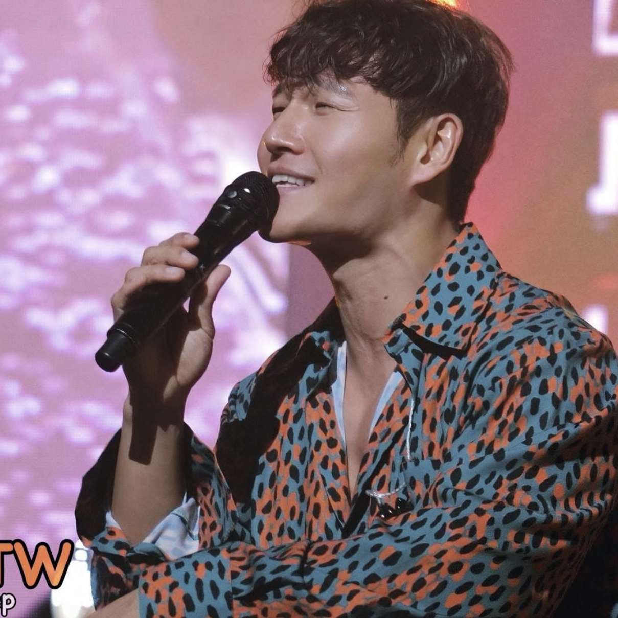 Recent activity shot of Kim Jongkook