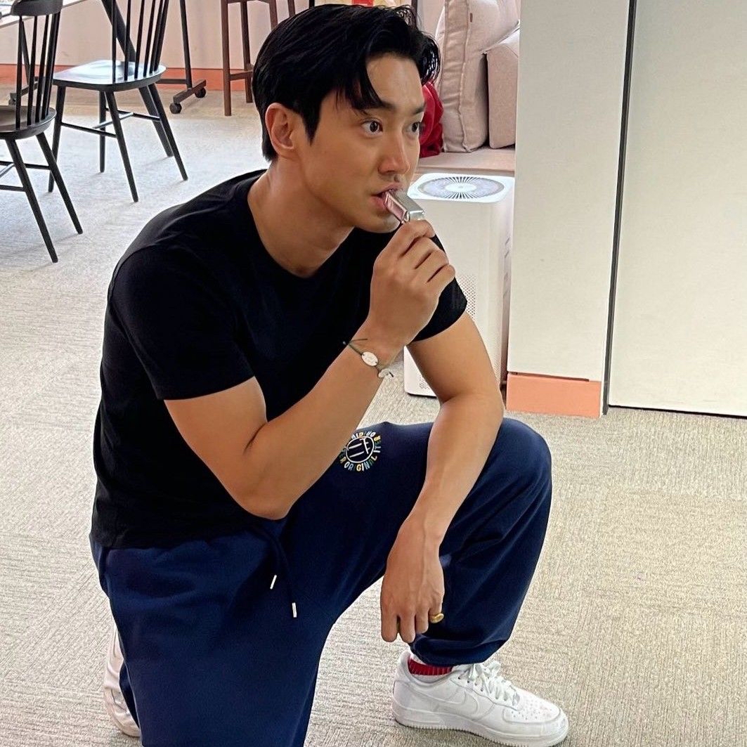 Recent activity shot of Choi Siwon