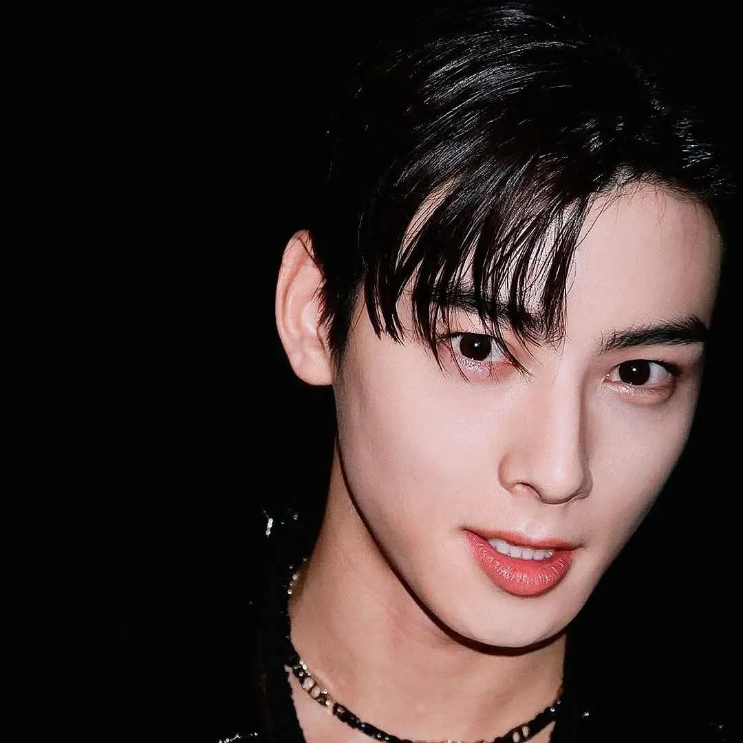 Latest photo of Cha Eunwoo