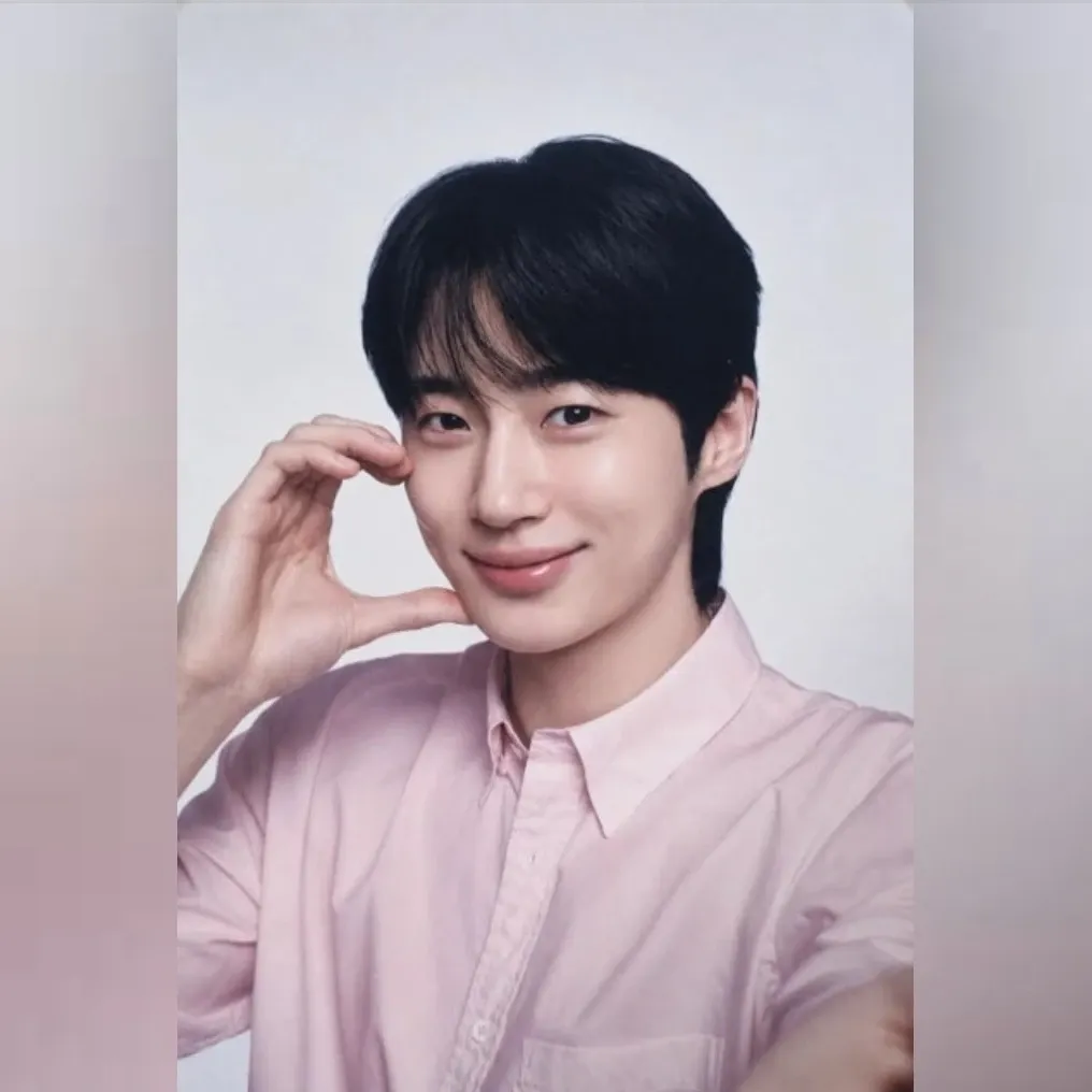 A moment captured by a fan of Byeon Wooseok
