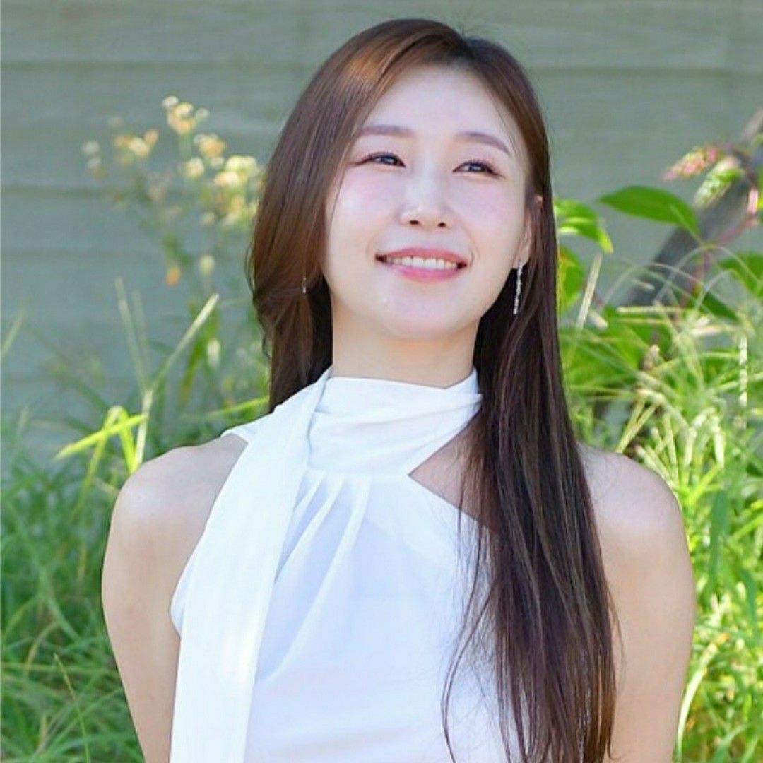 Behind-the-scenes cut of Lee Sona