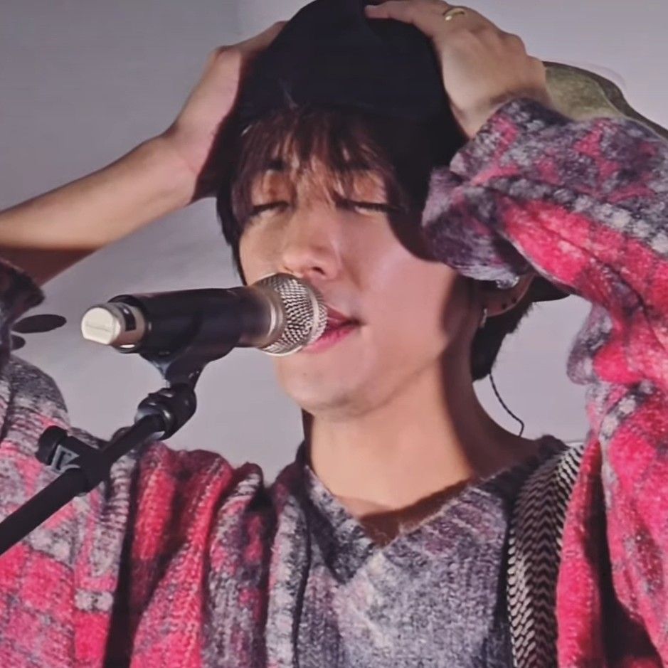 Recent activity shot of Lee Seungyoon