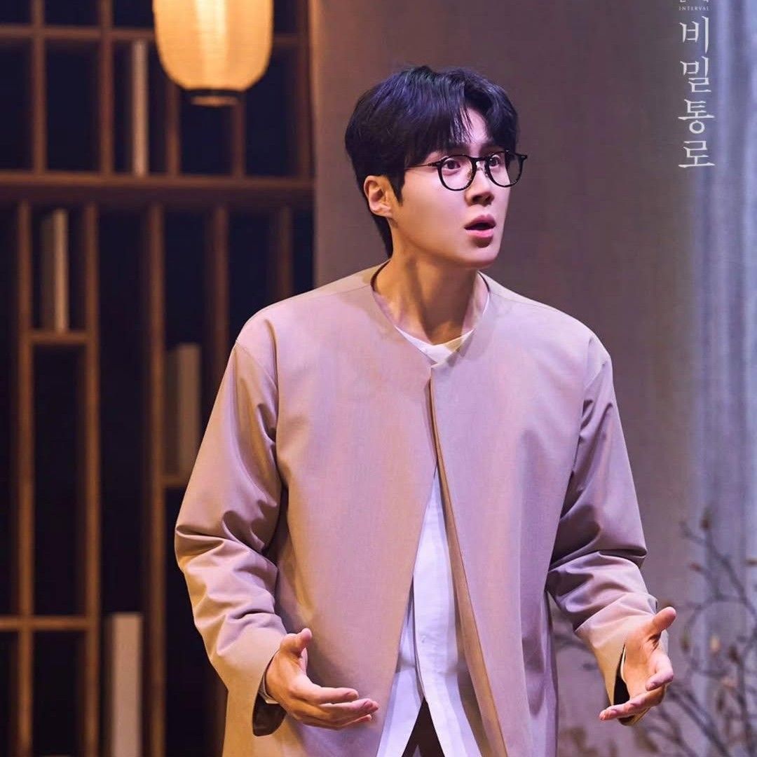 Behind-the-scenes cut of Kim Seonho