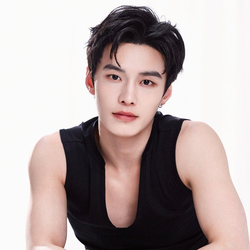 Latest photo of He Yu