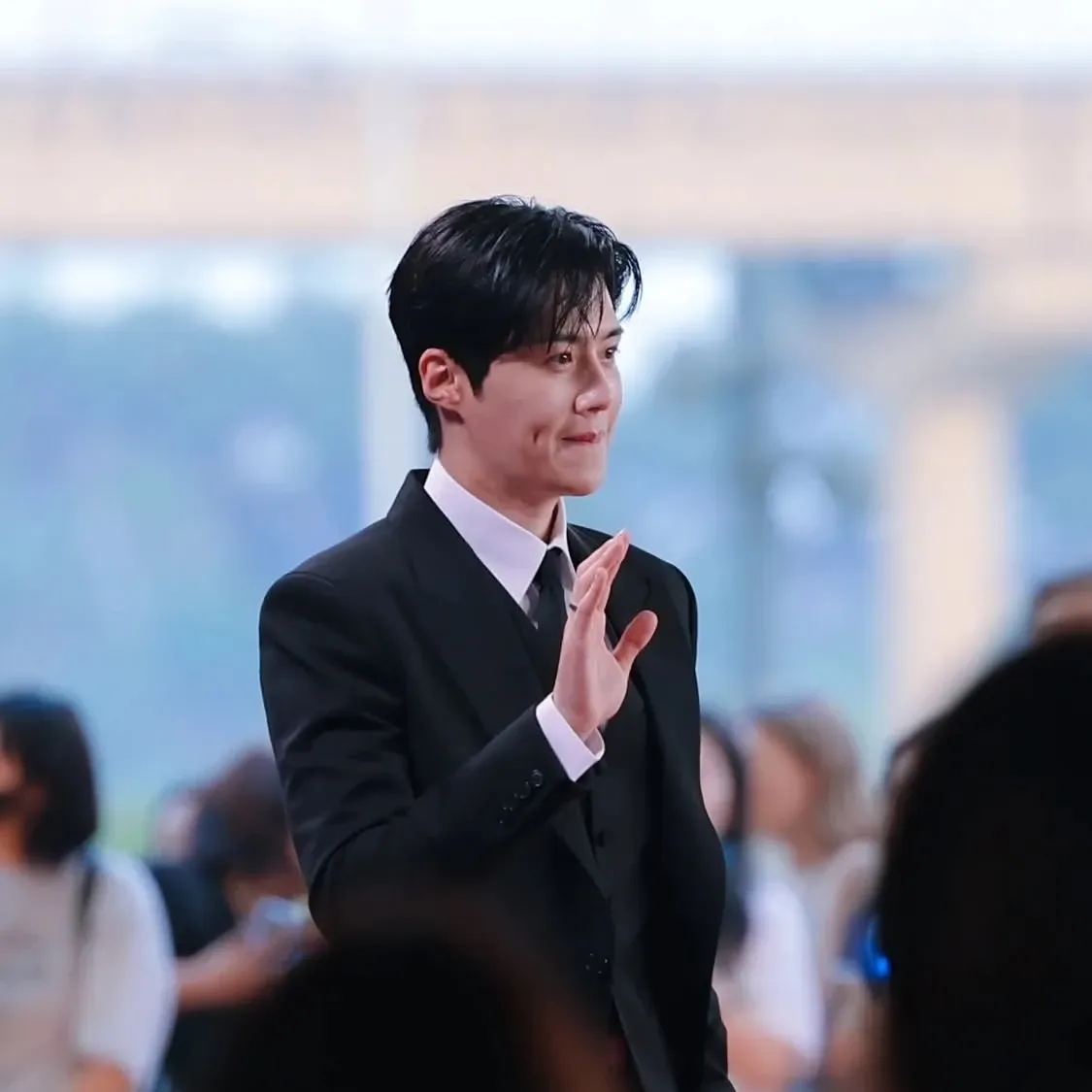 Behind-the-scenes cut of Kim Seonho
