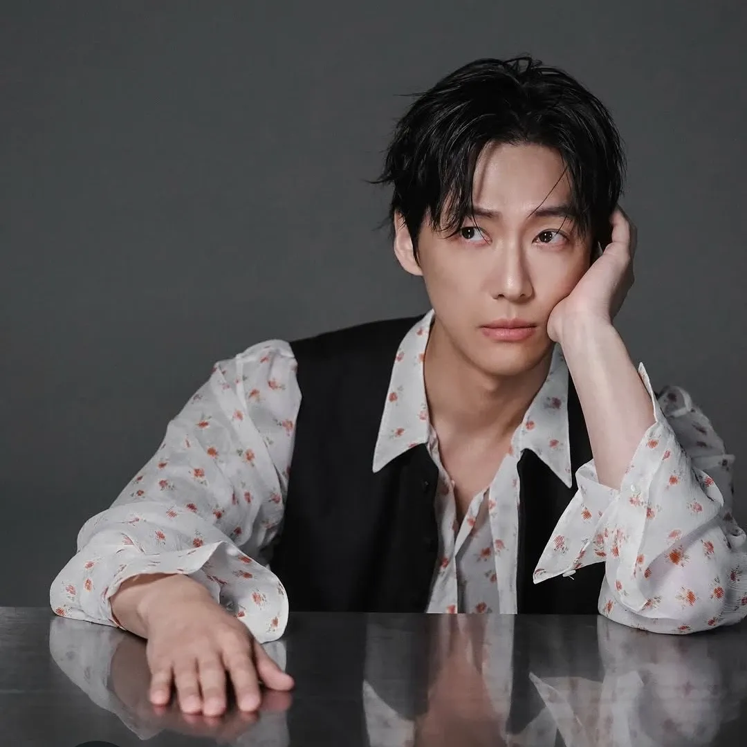 Behind-the-scenes cut of Namkoong Min