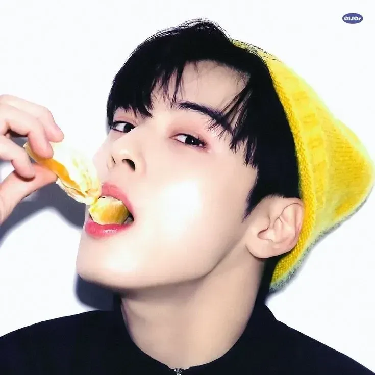 Behind-the-scenes cut of Cha Eunwoo