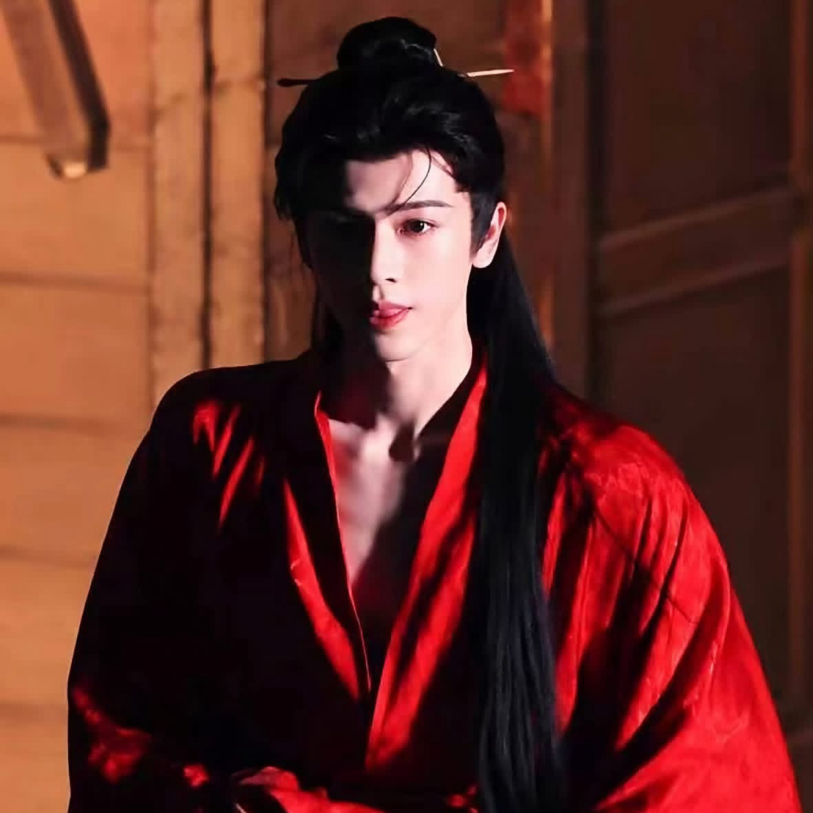 Behind-the-scenes cut of Zhang Linghe