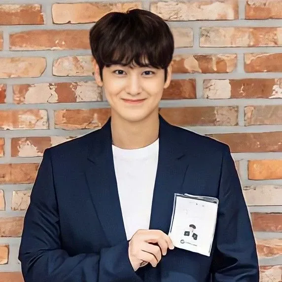 Behind-the-scenes cut of Kim Bum