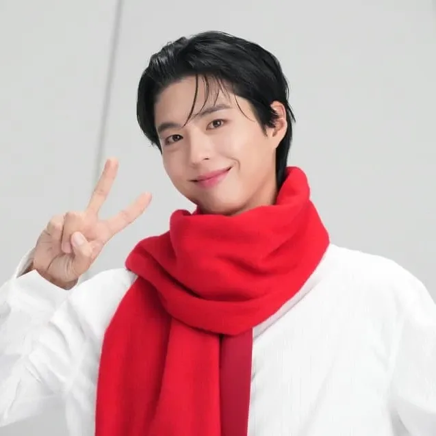 Behind-the-scenes cut of Park Bogum