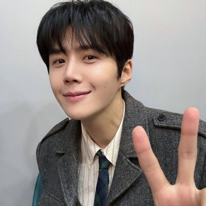 Behind-the-scenes cut of Kim Seonho